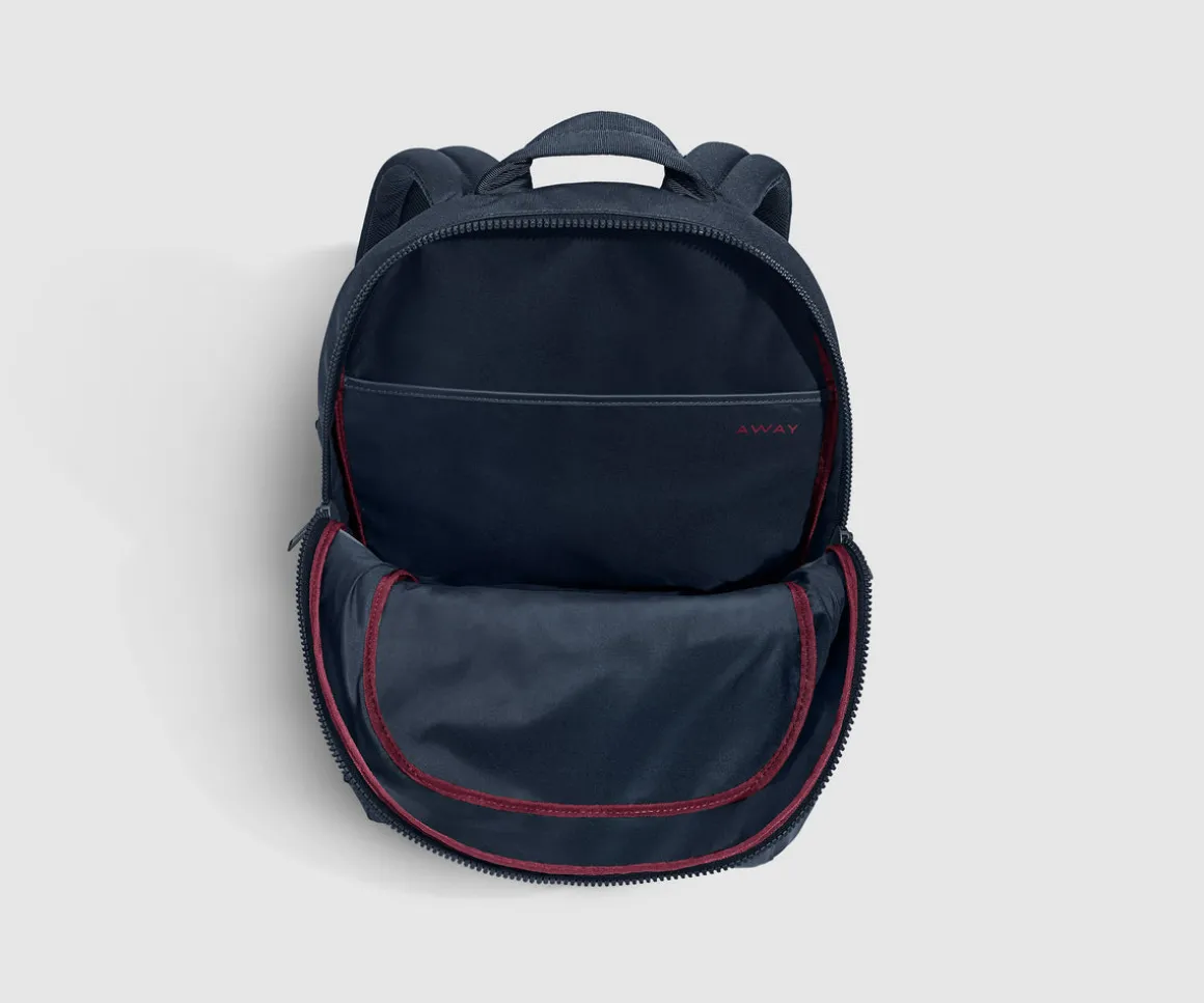 Active Backpack 26L in Navy Blue