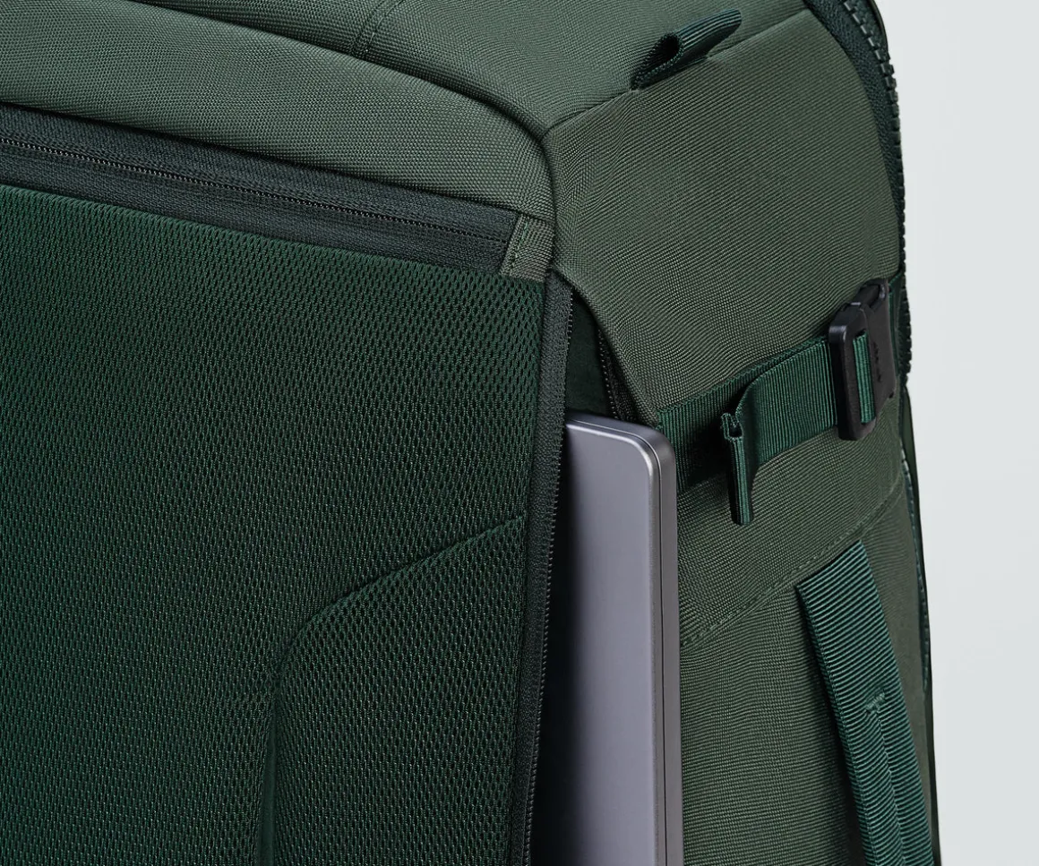 Active Convertible Backpack 45L in Forest Green