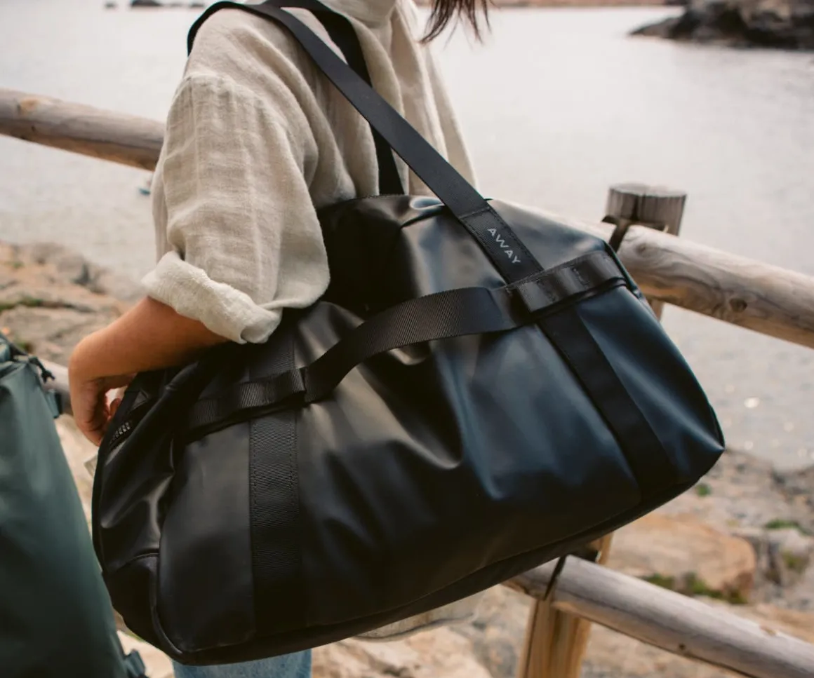 Active Duffle 40L in Jet Black