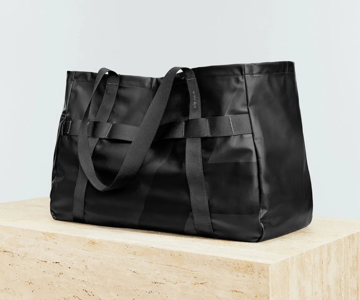 Active Tote 45L in Jet Black