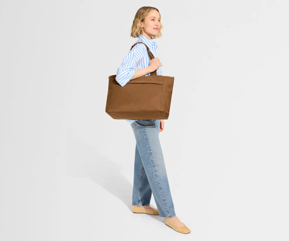 Featherlight Diaper Tote in Amaro Brown