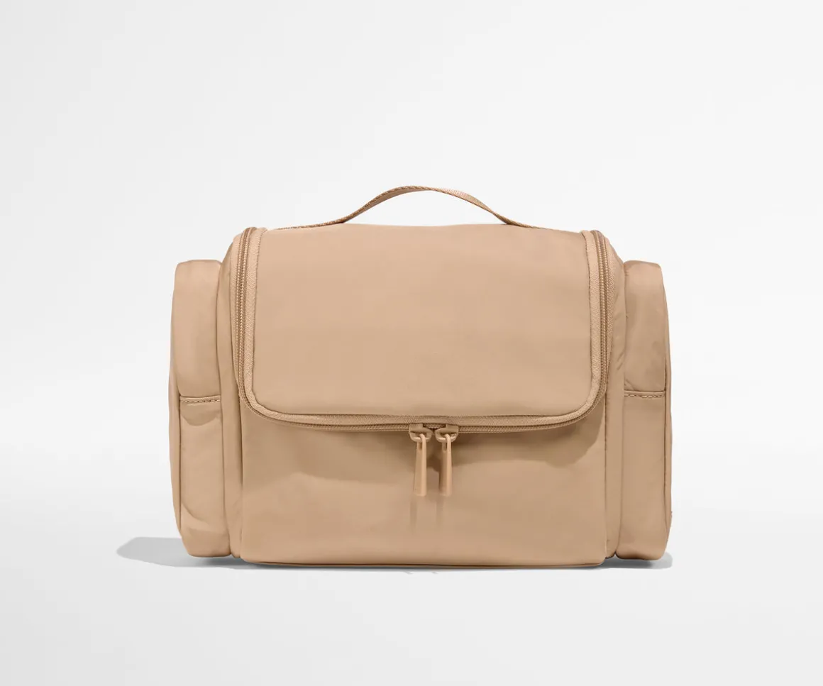 Featherlight Hanging Travel Vanity in Camel Brown