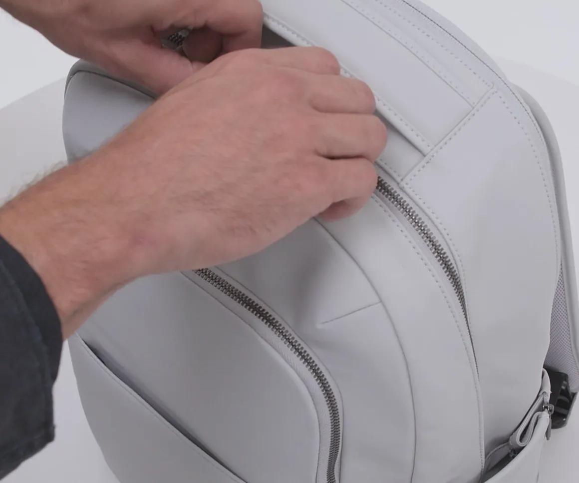 The Commuter Backpack in Coast Blue