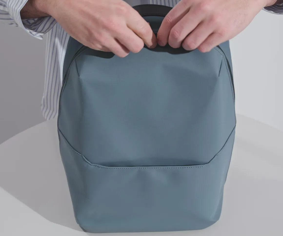 The Everywhere Zip Backpack in Navy Blue