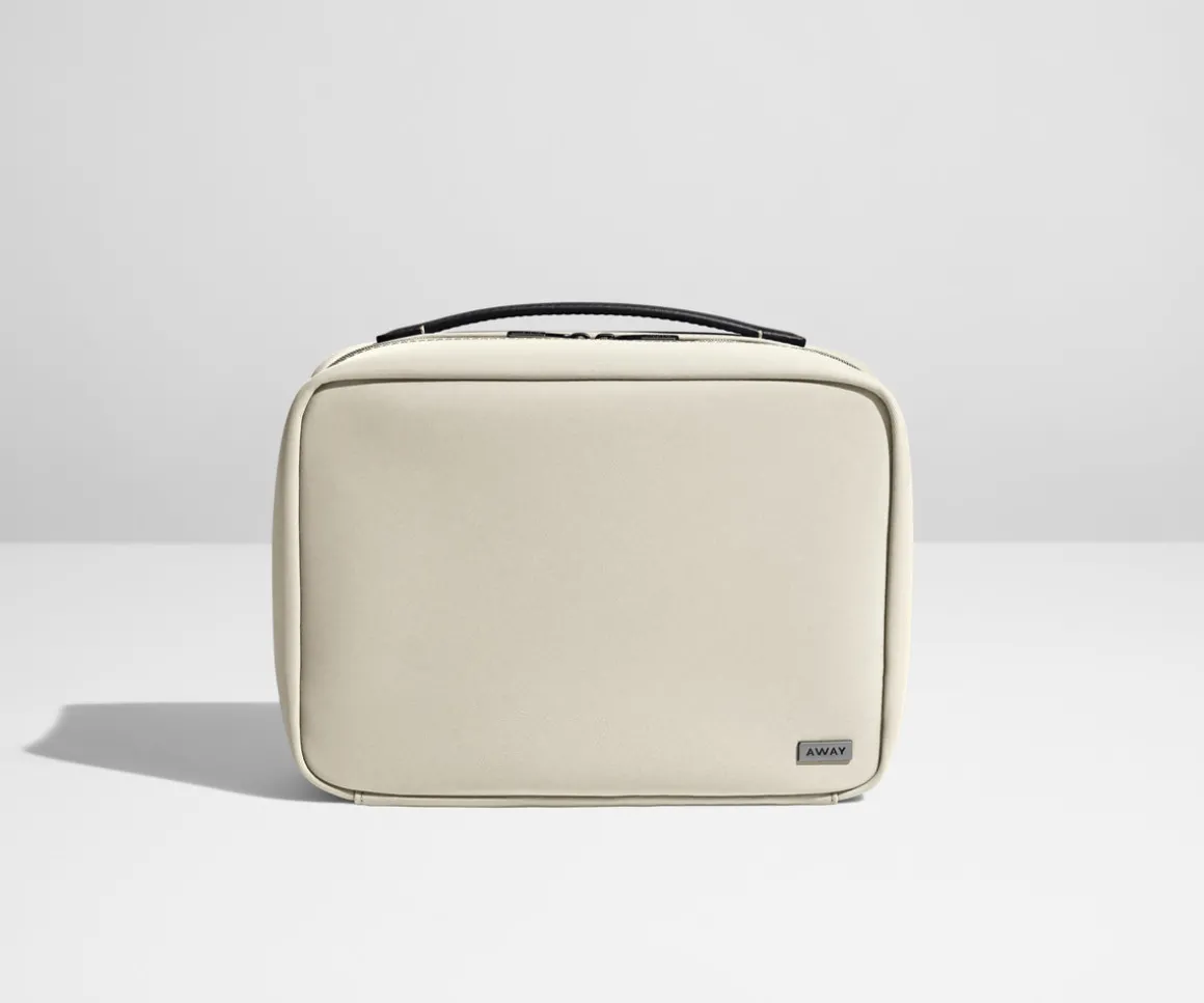 The Hanging Toiletry Bag in Salt White