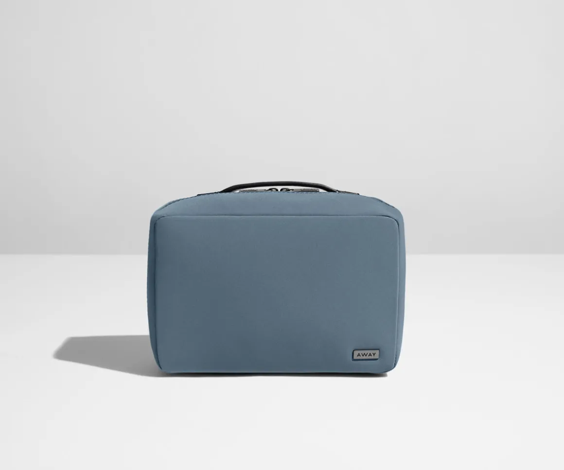 The Small Toiletry Bag in Coast Blue