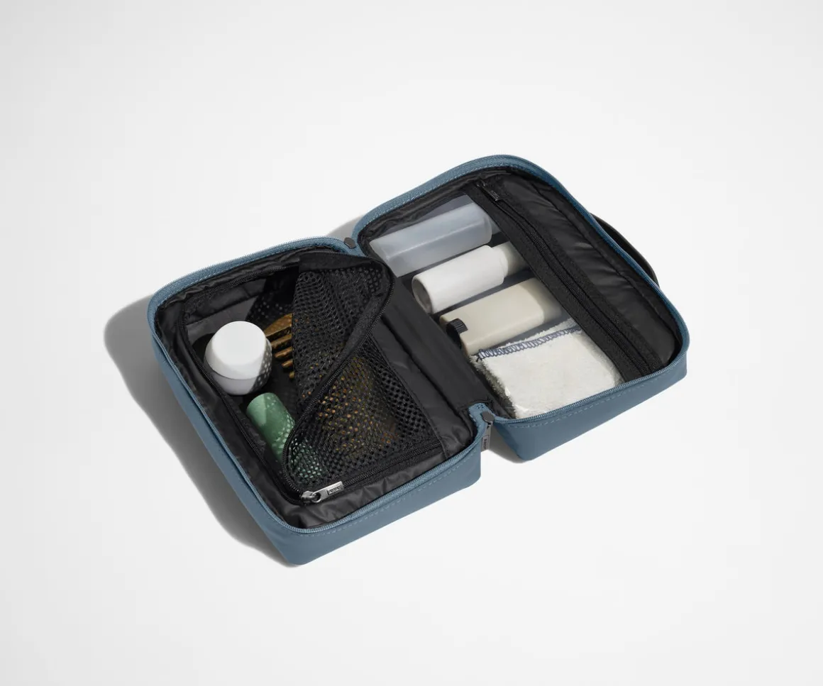 The Small Toiletry Bag in Coast Blue