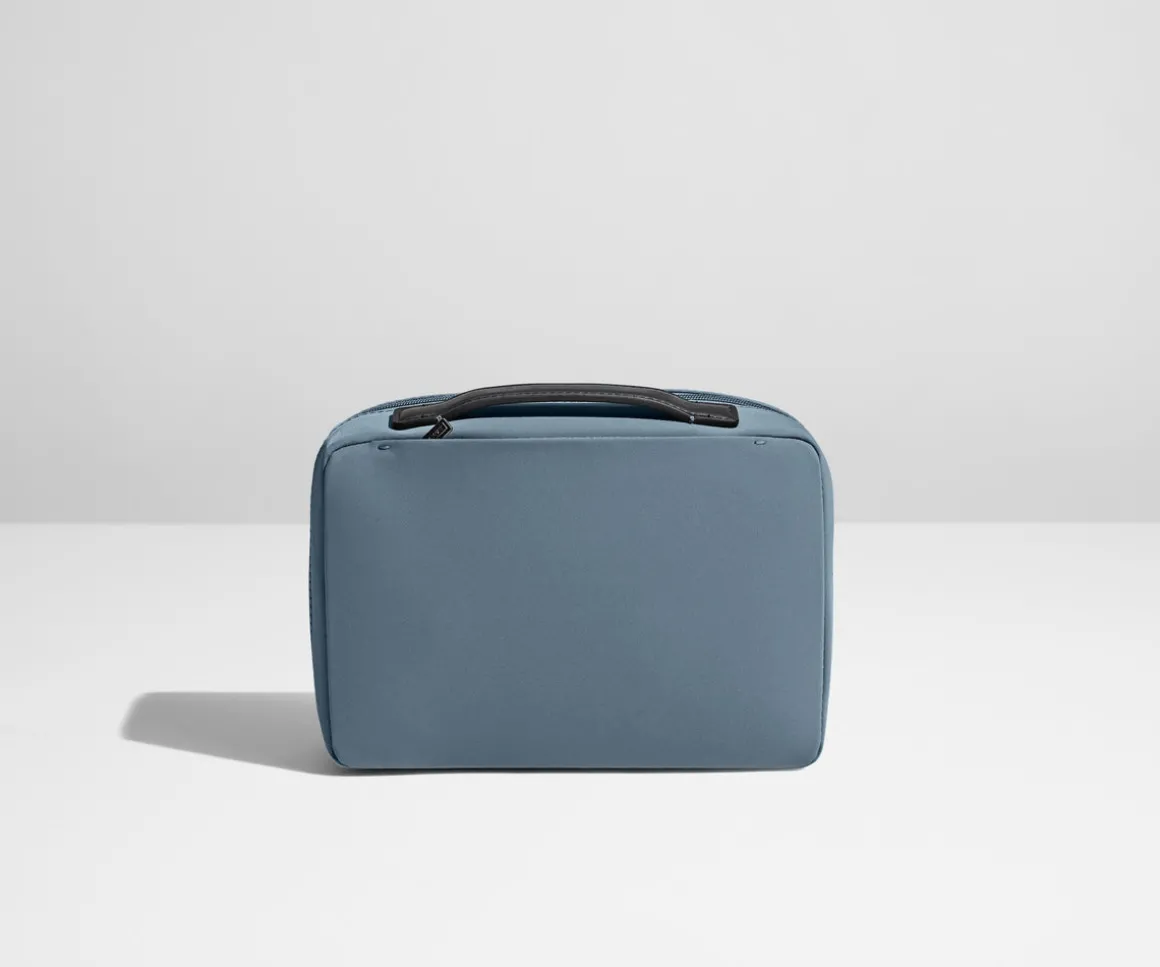 The Small Toiletry Bag in Coast Blue