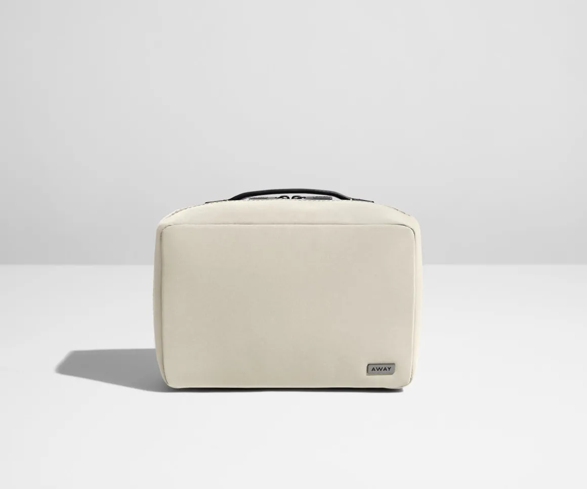 The Small Toiletry Bag in Salt White